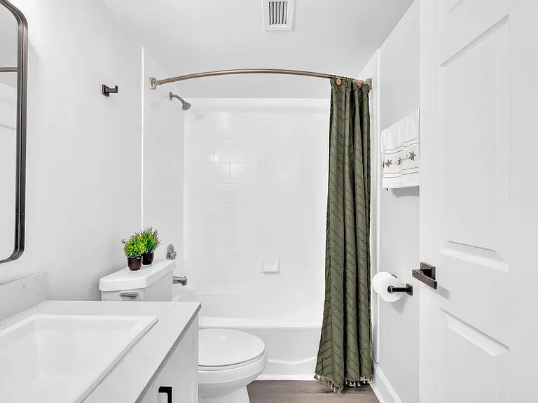 Nottingham Pine Luxury Apartment Homes — Photo 36