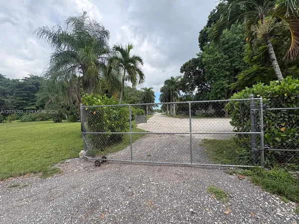 17725 SW 218th St, Miami, FL 33170