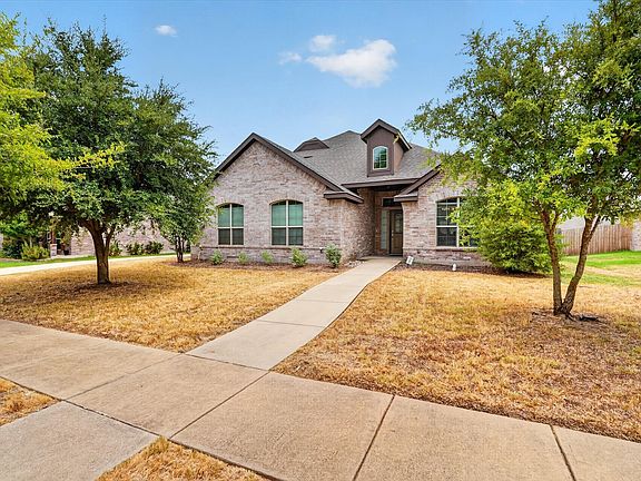 2nd image of 902 Mockingbird Ln