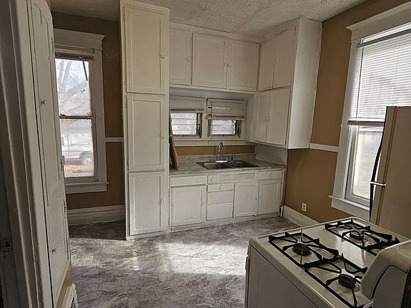 2nd image of 706 Spring St