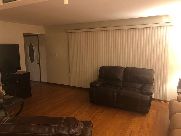 3rd image of 10628 S Christiana Ave