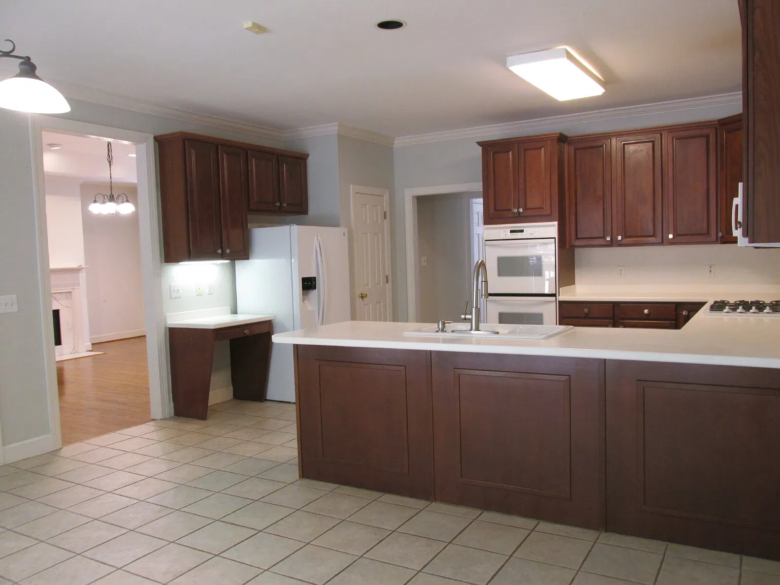 4 bed, 3.5 bath, 4328 sqft, $4,100 — Photo 2