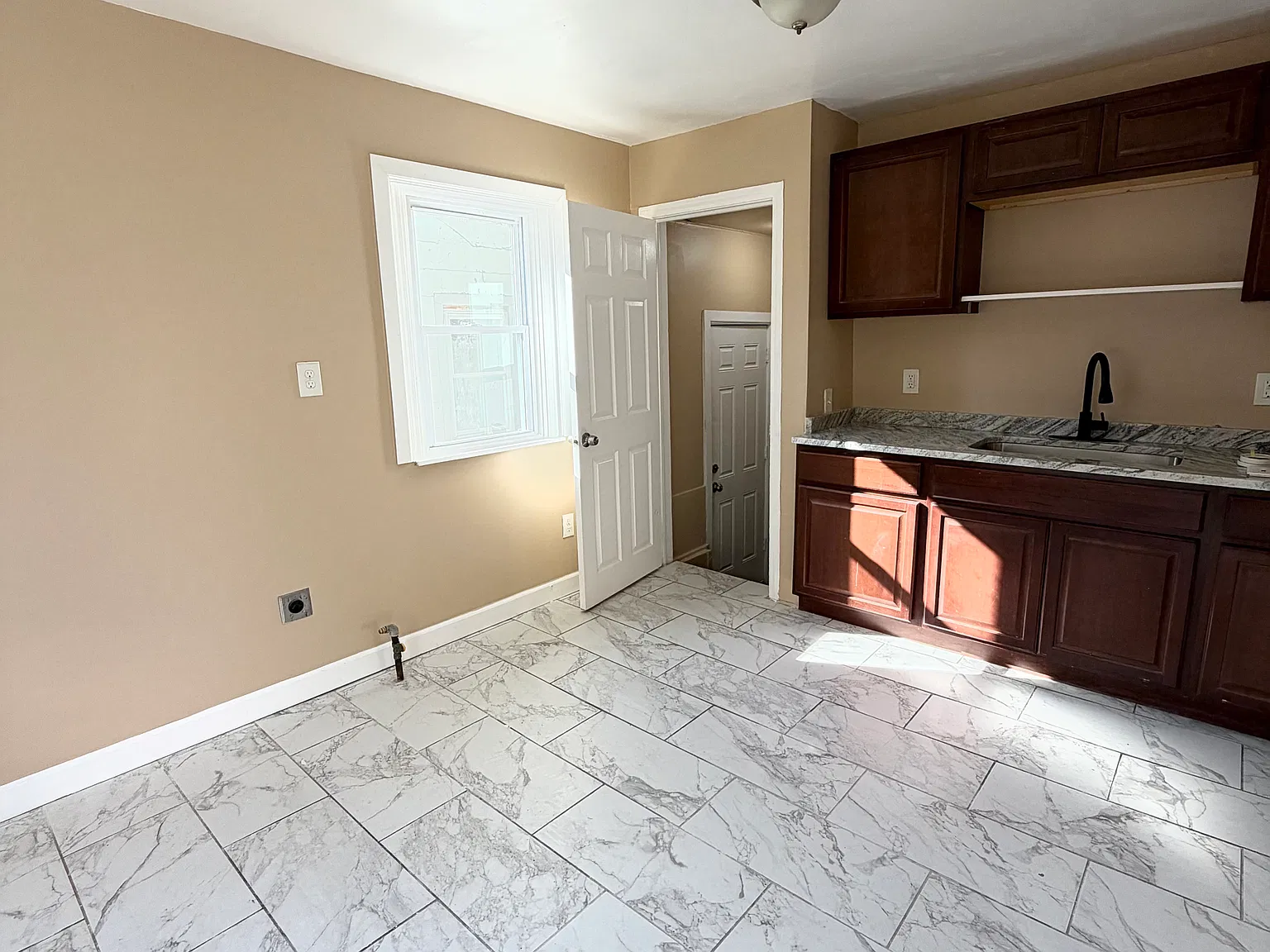 3 bed, 1043 sqft, $1,500 — Photo 4