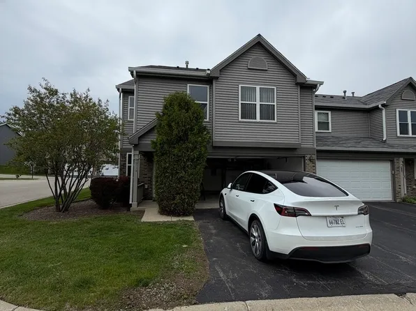 714 E Whispering Oaks Dr, Palatine, IL 60074