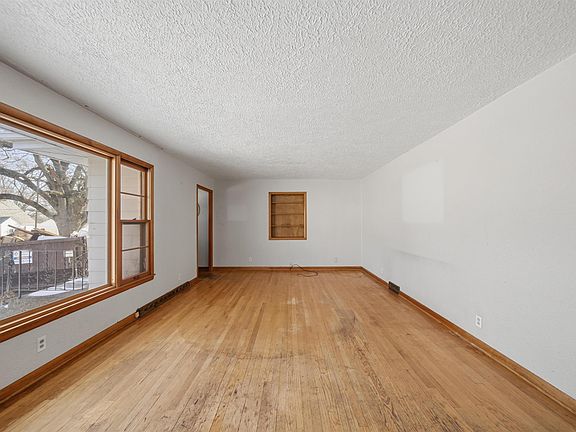 4th image of 313 E Lincoln St