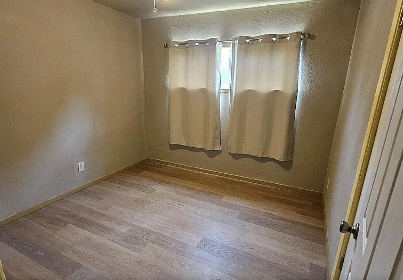 3 bed, 2.0 bath, 1125 sqft, $1,550 — Photo 2