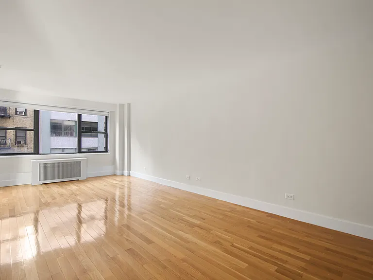 141 E 33rd St #7B — Photo 3