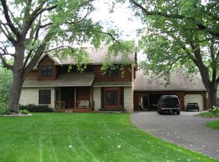 2916 Labore Rd, Little Canada, MN 55109