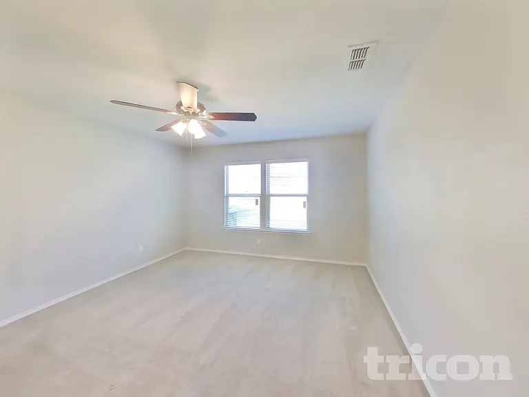 528 Shell St — Photo 9