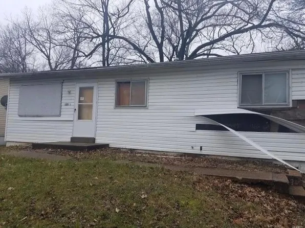 10517 Count Dr, Saint Louis, MO 63136