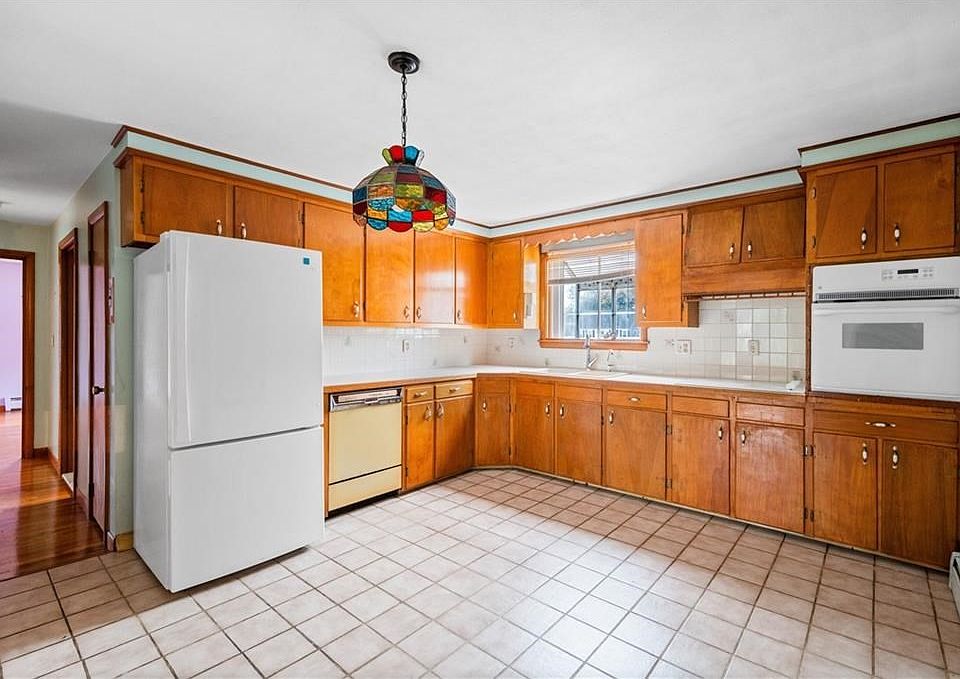 75 Fales Rd, Bristol, RI 02809 Zillow