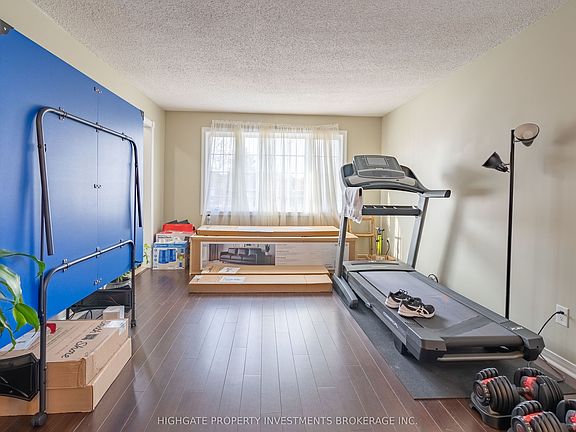 4th image of 36 Rosenfeld Dr