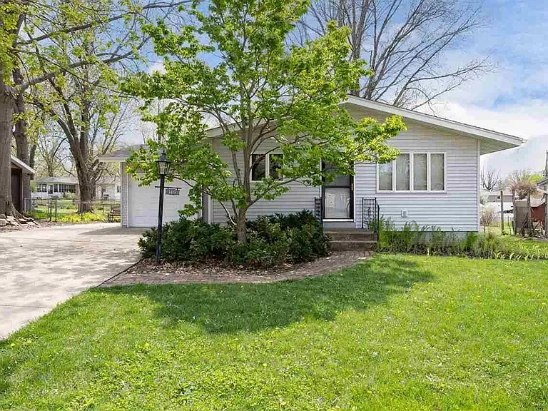 1419 Tracy Ln — Photo 1