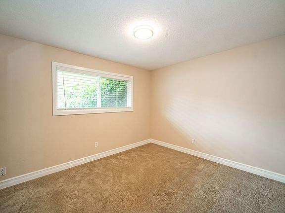 5th image of 2747 Lancaster St