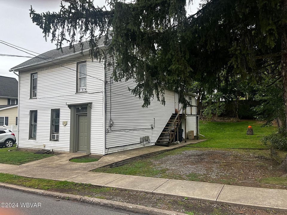 2nd image of 375 Main St S