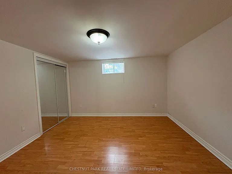 93 Surrey Ave — Photo 17