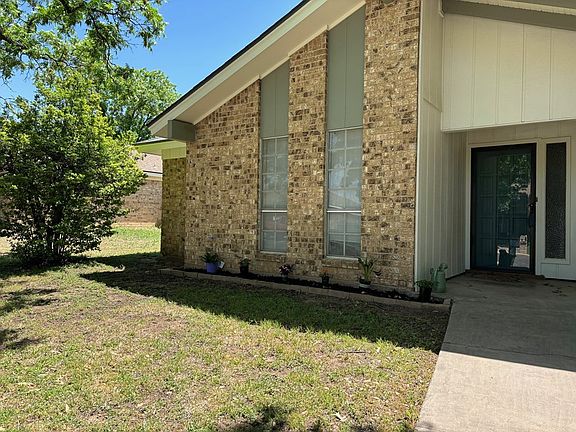 3rd image of 3025 Rock Brook Dr
