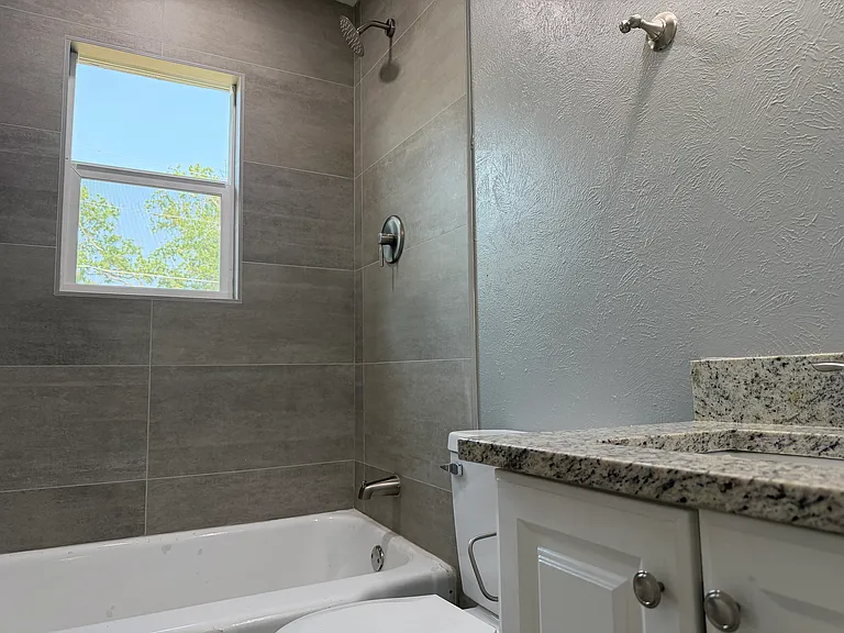 2502 Normont Cir — Photo 14