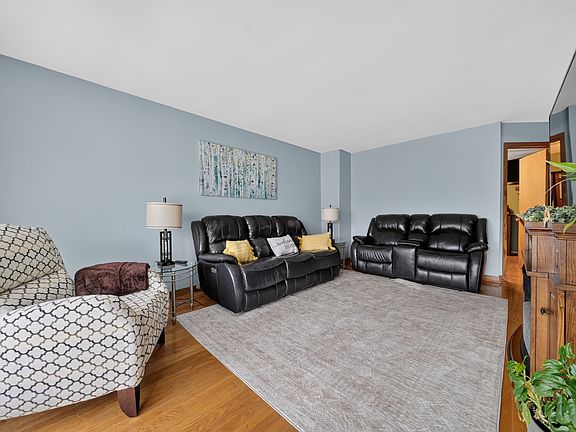 5th image of 7936 W 101st Pl