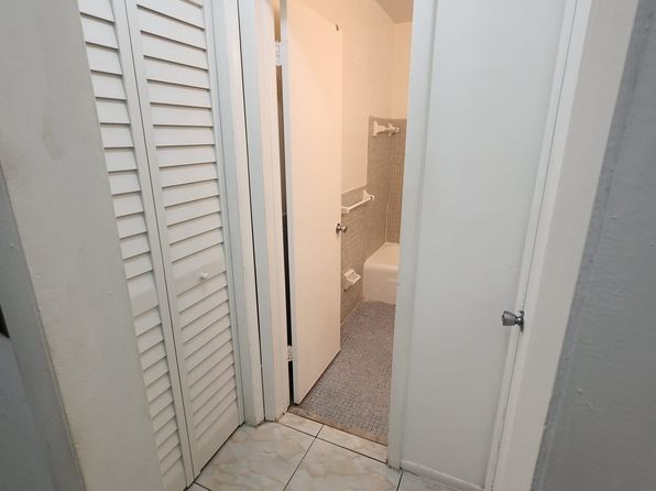 7211 Venetian St #10