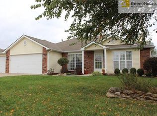724 Country Ln, Raymore, MO 64083