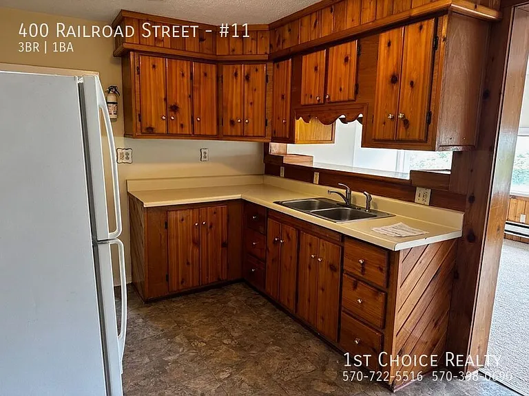 400 Railroad St #11 — Photo 4