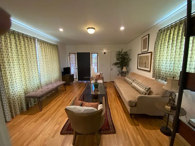 112 E Summer St — Photo 3