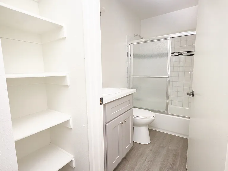 4619 Rosewood Ave — Photo 11