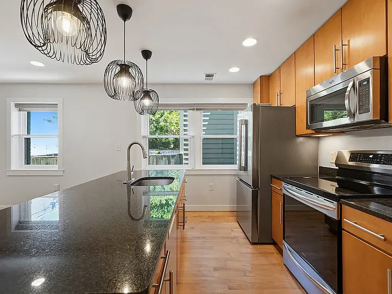 1524 Independence Ave SE #102 — Photo 9