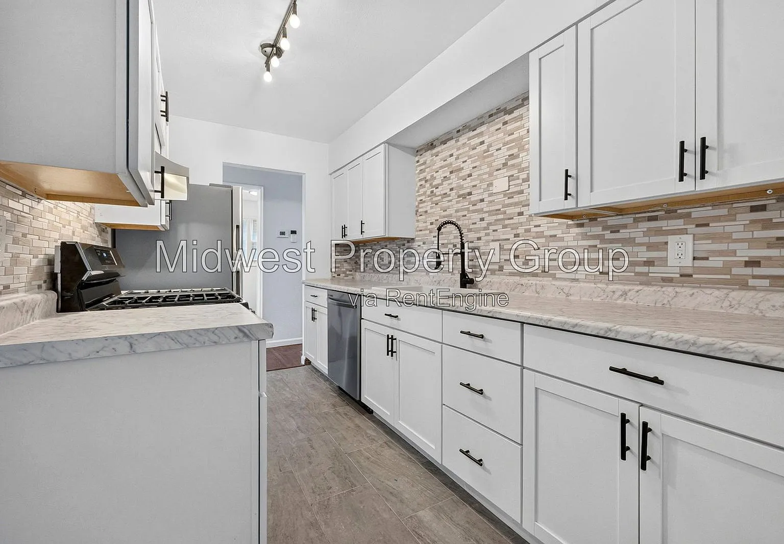 3 bed, 1.0 bath, $1,450 — Photo 2
