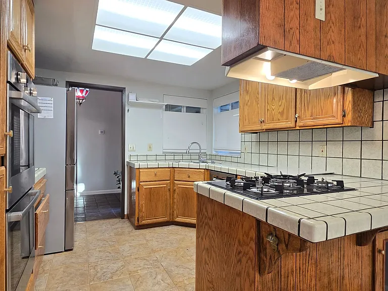2795 Fountain Oaks Dr — Photo 2