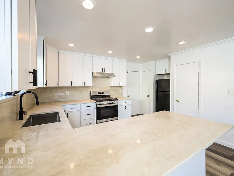 12 Nautilus Ct — Photo 10