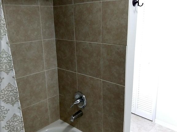 5th image of 13107 Melissa Ct