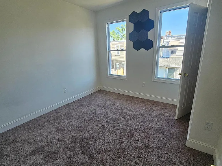 150 E Pleasant St — Photo 13