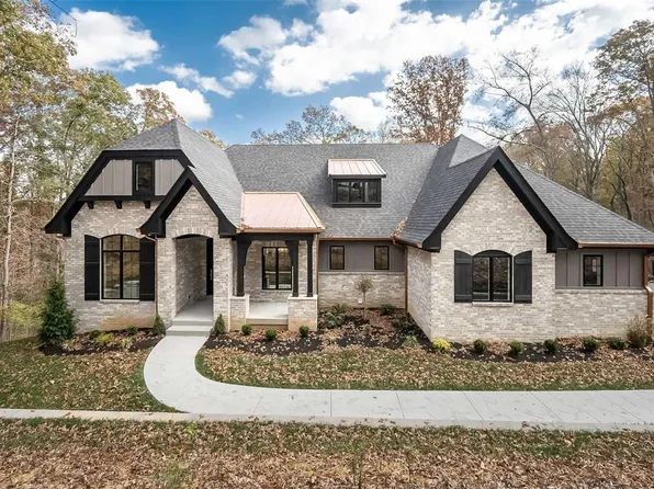 3957 Autumn Farms Dr, Pacific, MO 63069