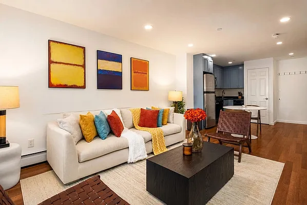 Living room, photo 5