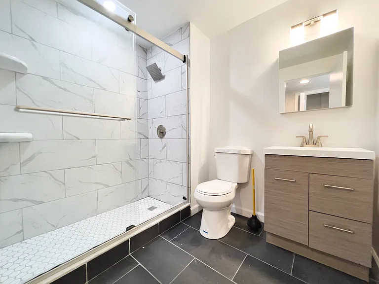 32 Queensberry St #5 — Photo 12
