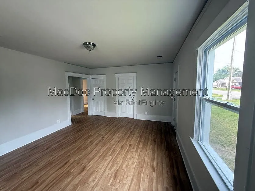 2 bed, 1.0 bath, 720 sqft, $1,795 — Photo 3