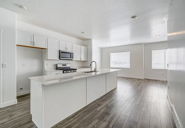 413 S 1110 W #MAIN FLOOR MASTER — Photo 10