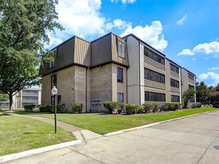 3055 Walnut Bend Ln #21 — Photo 30