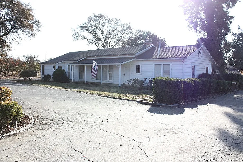 15133 E Le Grand Rd photo 1