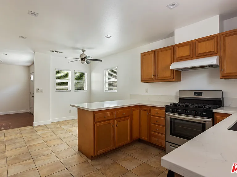 1206 N Beachwood Dr — Photo 5