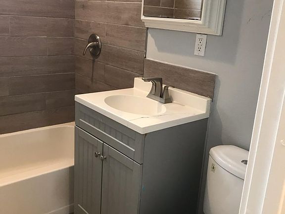 4th image of 3760 W El Segundo Blvd APT 4