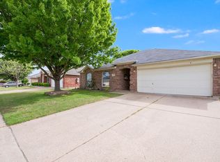943 Morgan Dr, Burleson, TX 76028