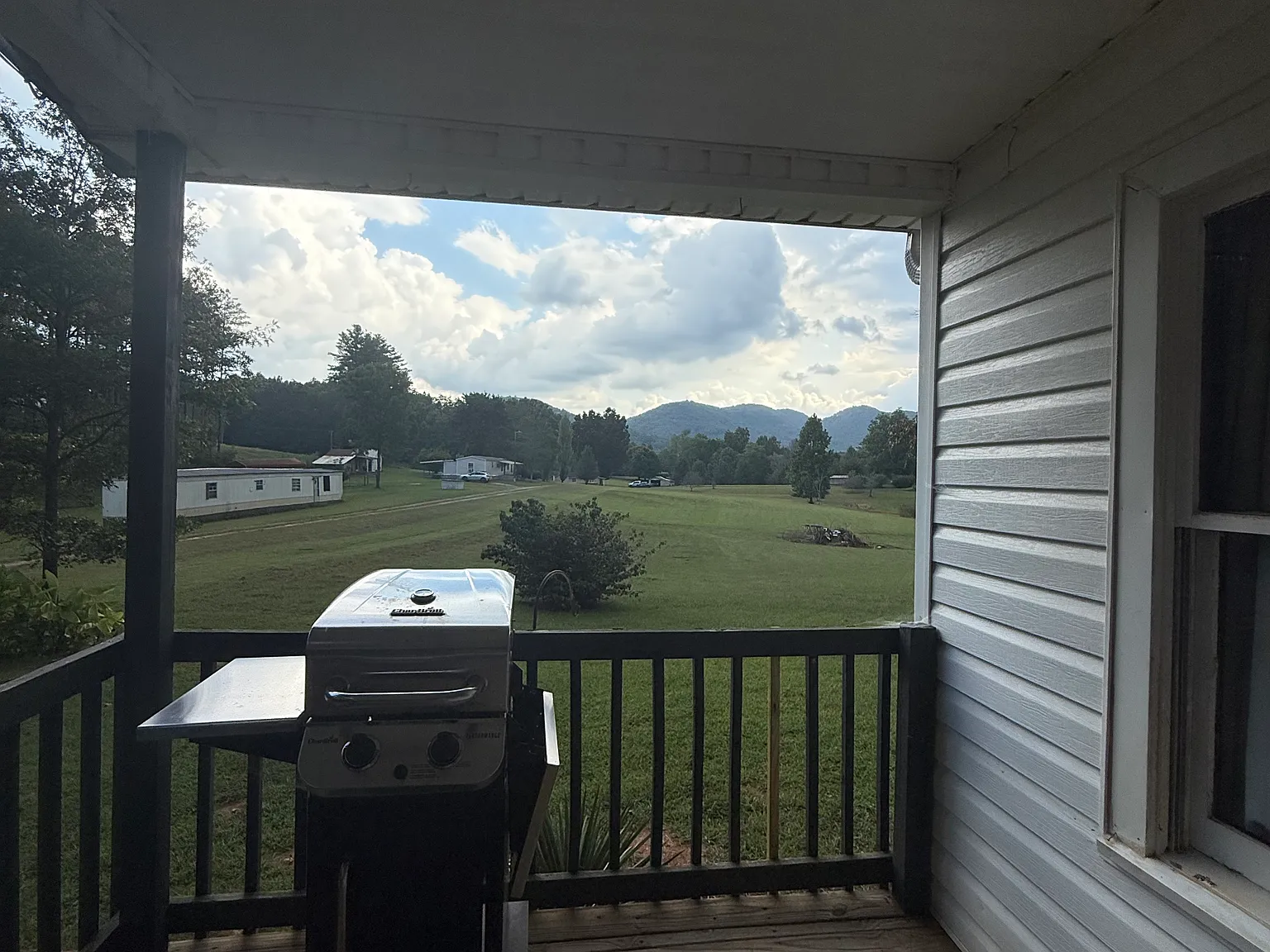 3 bed, 1300 sqft, $1,500 — Photo 3
