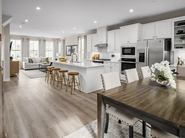81 Domenica Dr, Moorestown, NJ 08057