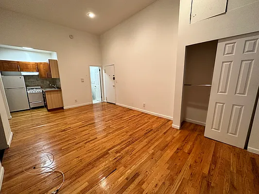 Rented by HOLTON REAL ESTATE INC. | media 11