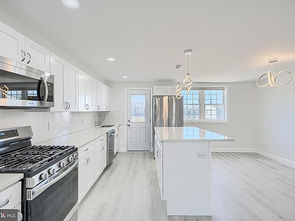 5th image of 5725 Denwood Ave