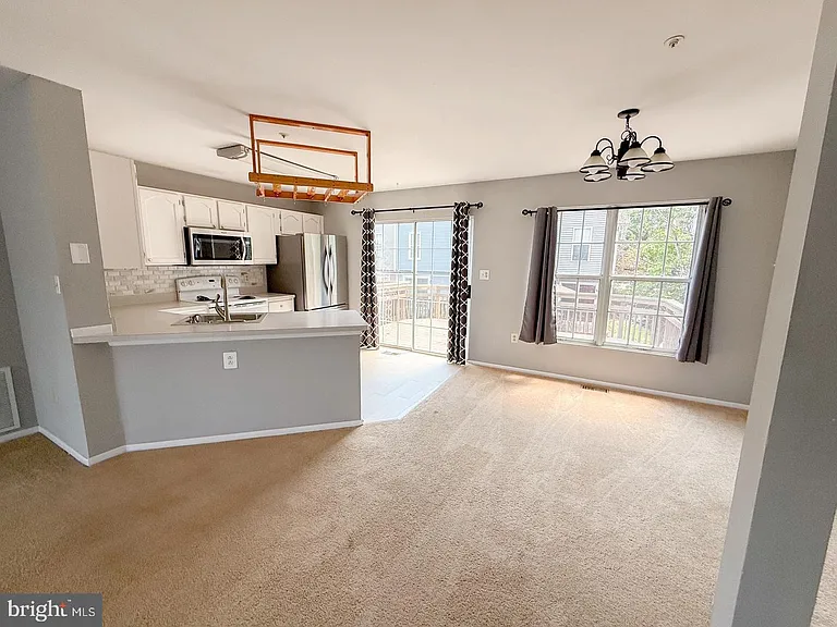 9424 Sea Breeze Ct — Photo 7