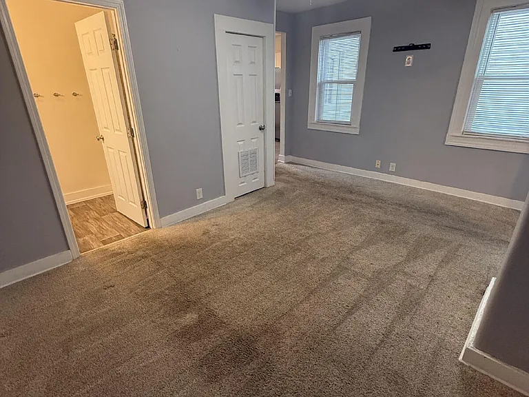 916 Schiller Ct — Photo 6